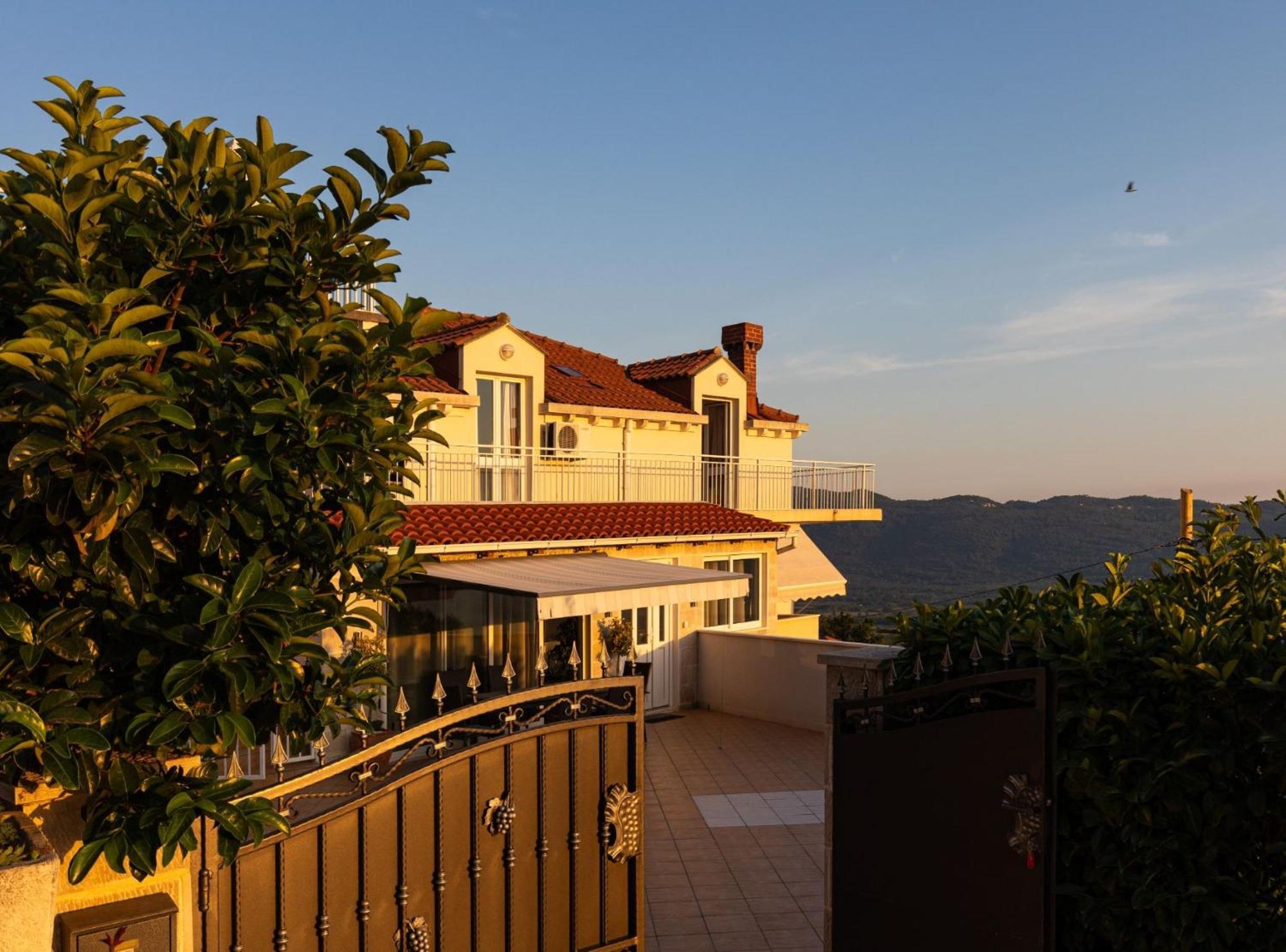 Villa Source With Private Pool Pridvorje Kültér fotó